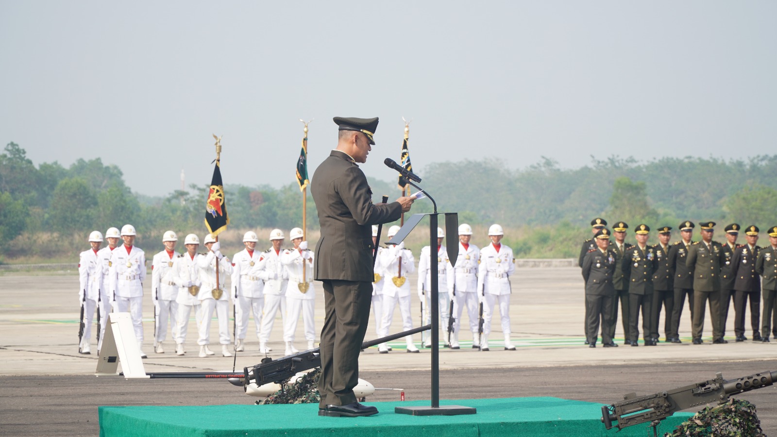 Upacara peringatan HUT ke 81 TNI di Apron Lanudad Gatot Soebroto Puspenerbad, Senin (5/10/2026).